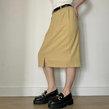 Cargar imagen en el visor de la galería, Vintage butter yellow skirt - UK 8/10
