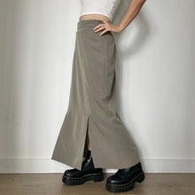 Cargar imagen en el visor de la galería, Vintage maxi skirt - UK 10
