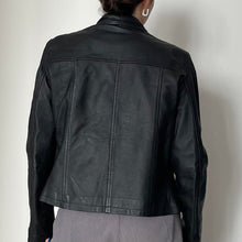 Cargar imagen en el visor de la galería, Petite leather biker jacket - UK 6/8
