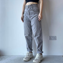 Load image into Gallery viewer, Vintage mom jeans - UK 8/10
