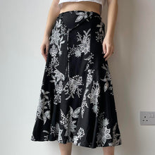 Load image into Gallery viewer, Y2K linen skirt - UK 8
