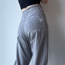Load image into Gallery viewer, Vintage mom jeans - UK 8/10
