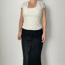 Load image into Gallery viewer, Petite lace top - MEDIUM
