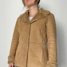 Cargar imagen en el visor de la galería, Y2K faux suede coat - SMALL
