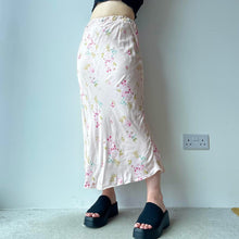 Load image into Gallery viewer, Pink satin midi skirt - XS
