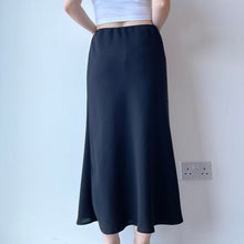 Load image into Gallery viewer, Petite black midi skirt - UK 14
