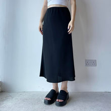 Load image into Gallery viewer, Petite black midi skirt - UK 14
