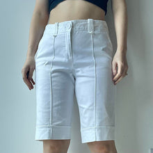 将图片加载到图库查看器，White cotton shorts - UK 12
