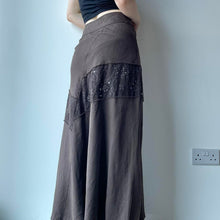 Cargar imagen en el visor de la galería, Brown boho maxi skirt - UK 12/14
