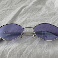 Load image into Gallery viewer, Deadstock 90s skinny frame purple lens sunglasses
