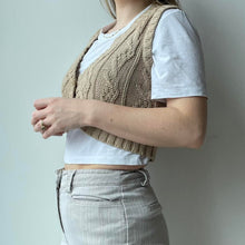 Load image into Gallery viewer, Vintage cropped sweater vest - XS
